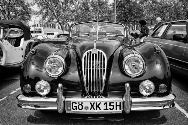 Berlin - 11 maja: sportowy samochód jaguar xk140 roadster, (czarny i whi — Zdjęcie stockowe