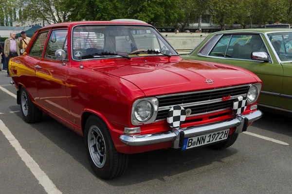 БЕРЛИН - 11 мая: Автомобиль Opel Kadett B 2-дверный лимузин, 26-й Олдтим — стоковое фото