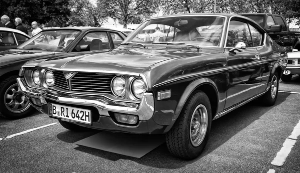 BERLÍN - 11 DE MAYO: Coche Mazda 929 (RX-4) Hardtop (blanco y negro ), —  Fotos de Stock