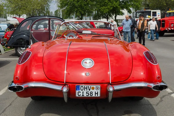 BERLÍN - 11 DE MAYO: Coche deportivo Chevrolet Corvette (C1), vista trasera, 2 — Foto de Stock