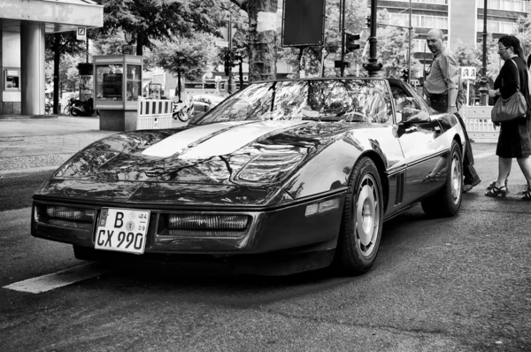 Um carro esportivo Chevrolet Corvette C3 (Stingray ) — Fotografia de Stock