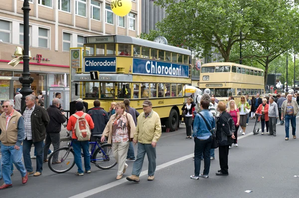 Városi busz Omnibus Wagen 787 (1928) és az Omnibusz Wagen 700 (1951.) — Stock Fotó