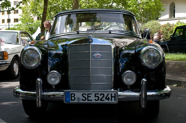 Araba mercedes-benz w180 — Stok fotoğraf