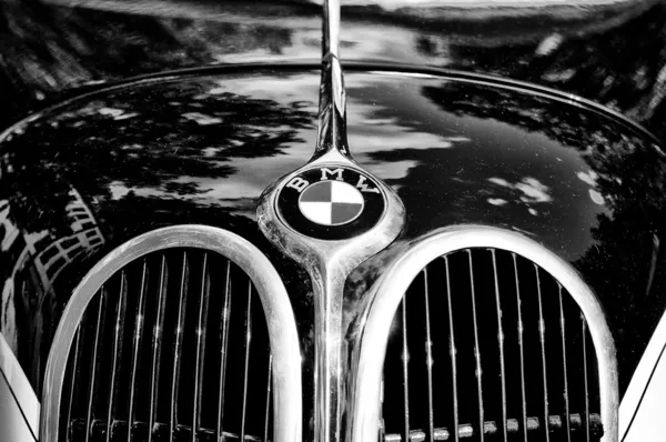 L'emblema della BMW (bianco e nero ) — Foto Stock