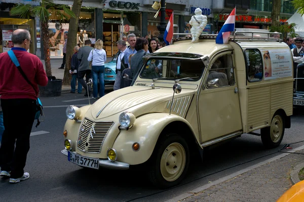 Bir kamyonet citroen 2cv — Stok fotoğraf