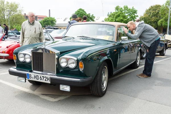 БЕРЛИН - 11 мая: Британский роскошный автомобиль Rolls-Royce Silver Shadow II — стоковое фото