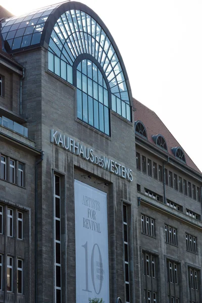 O Kaufhaus des Westens (KaDeWe), é a segunda maior loja de departamentos da Europa — Fotografia de Stock