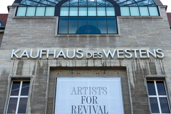 El Kaufhaus des Westens (KaDeWe), es el segundo gran almacén más grande de Europa —  Fotos de Stock