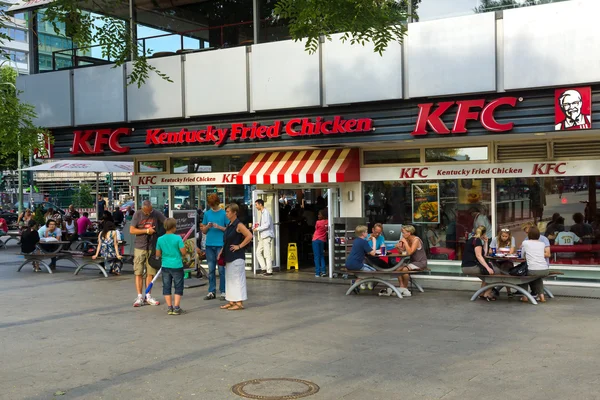 Restaurang Kfc (Kentucky Fried Chicken) på Kurfürstendamm — Stockfoto