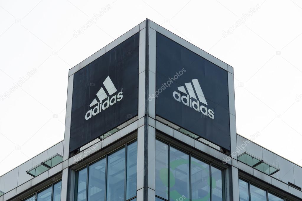 Presentar calcio Disturbio Adidas AG is a German multinational corporation – Stock Editorial Photo ©  S_Kohl #28903557