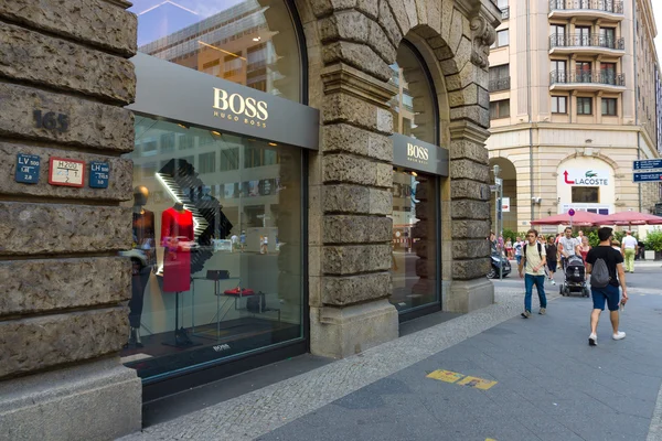 Hugo Boss boutique em Friedrichstrasse — Fotografia de Stock