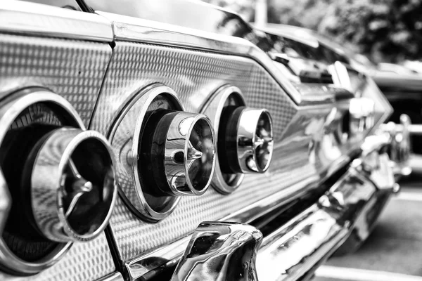 Tylne światła hamowania samochodu chevrolet impala ss Kabriolet — Zdjęcie stockowe