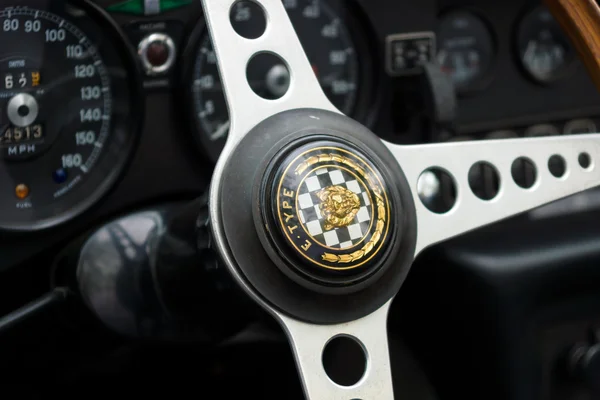 Detail of the steering wheel close-up sports-car Jaguar E-Type — Stock Photo, Image