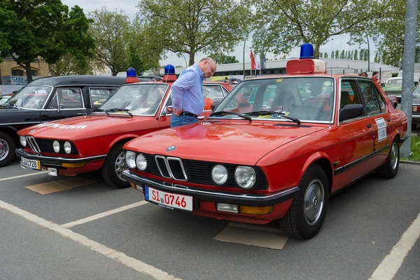 Záchrana auta bmw 5 series (e12) a bmw 5 series (e28) — Stock fotografie