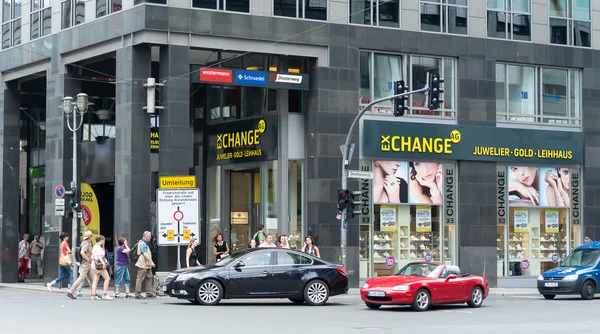 Friedrichstraße - ist eine der berühmtesten straßen — Stockfoto