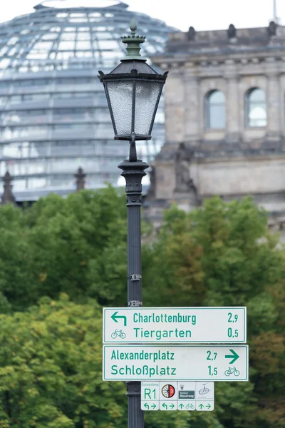 Index of roads from a lamppost in the center of Berlin — Stock Photo, Image