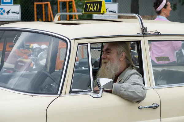 Un vieux chauffeur de taxi — Photo