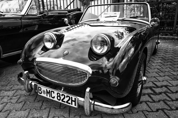 Pequeño coche deportivo abierto Austin-Healey Sprite (blanco y negro ) —  Fotos de Stock