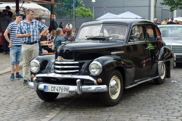 Carro de luxo alemão Opel Kapitan — Fotografia de Stock