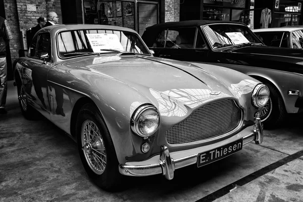 Bir spor araba aston martin db mark III — Stok fotoğraf