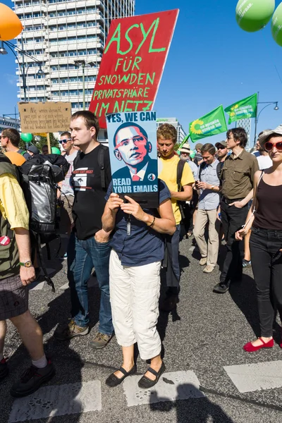 Con il motto "Libertà non paura" ha tenuto una manifestazione a Berlino . — Foto Stock