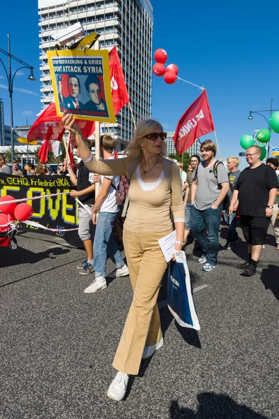 Bajo el lema "Libertad y no miedo" se realizó una manifestación en Berlín . —  Fotos de Stock