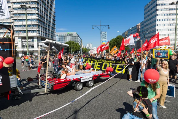 Con il motto "Libertà non paura" ha tenuto una manifestazione a Berlino . — Foto Stock