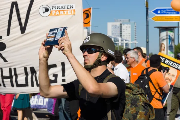 Sob o lema "Liberdade não medo" realizou uma manifestação em Berlim . — Fotografia de Stock