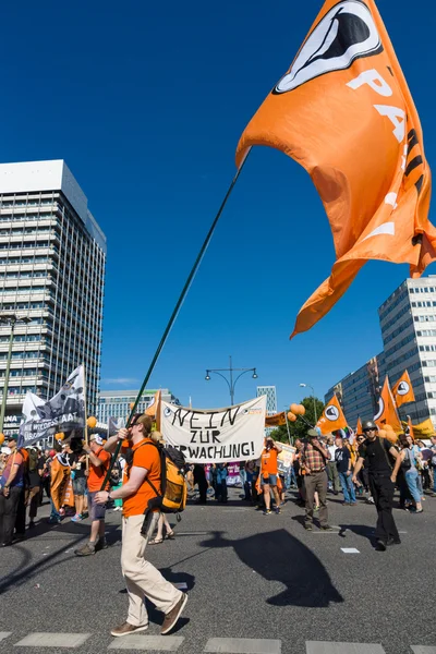 Bajo el lema "Libertad y no miedo" se realizó una manifestación en Berlín . —  Fotos de Stock