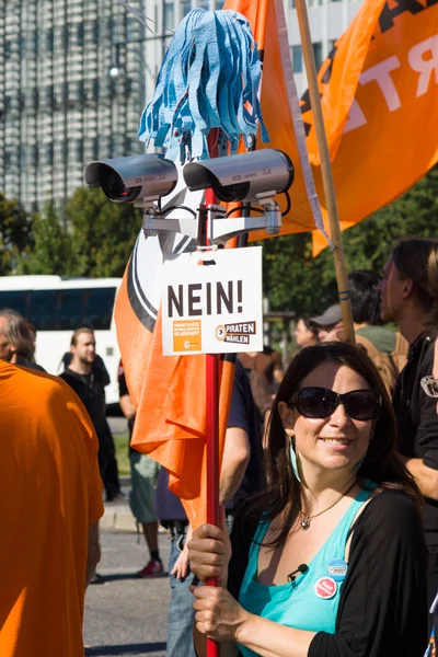 Con il motto "Libertà non paura" ha tenuto una manifestazione a Berlino . — Foto Stock