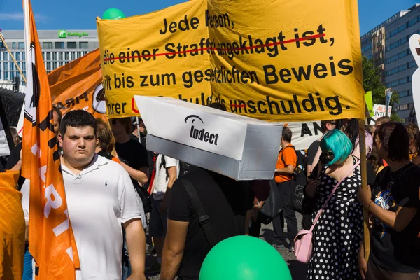Sob o lema "Liberdade não medo" realizou uma manifestação em Berlim . — Fotografia de Stock