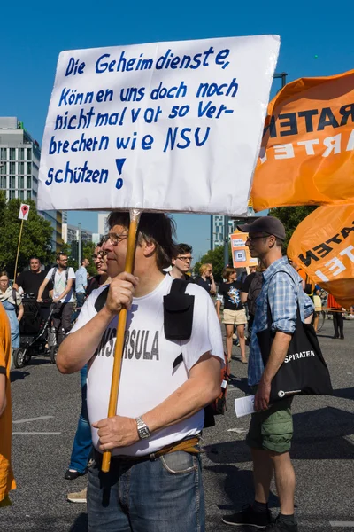 Sous la devise "Liberté sans peur" a eu lieu une manifestation à Berlin . — Photo