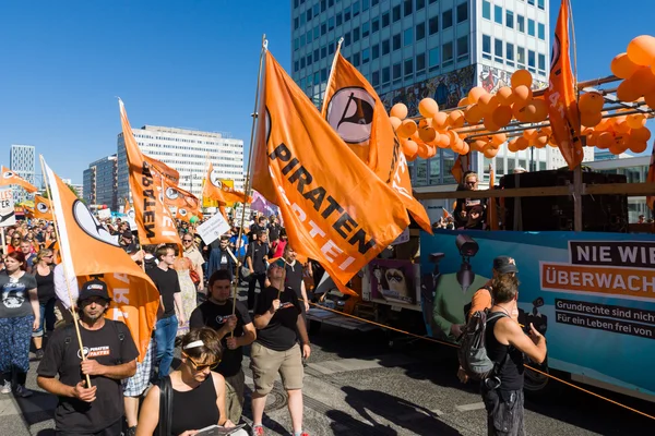 Con il motto "Libertà non paura" ha tenuto una manifestazione a Berlino . — Foto Stock