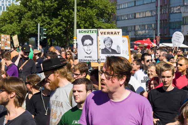 A mottója "a szabadság nem félelem" tartottak demonstrációt Berlinben. — Stock Fotó