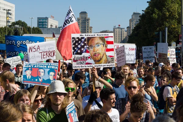 A mottója "a szabadság nem félelem" tartottak demonstrációt Berlinben. — Stock Fotó