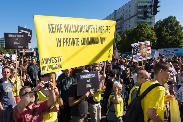 Sob o lema "Liberdade não medo" realizou uma manifestação em Berlim . — Fotografia de Stock