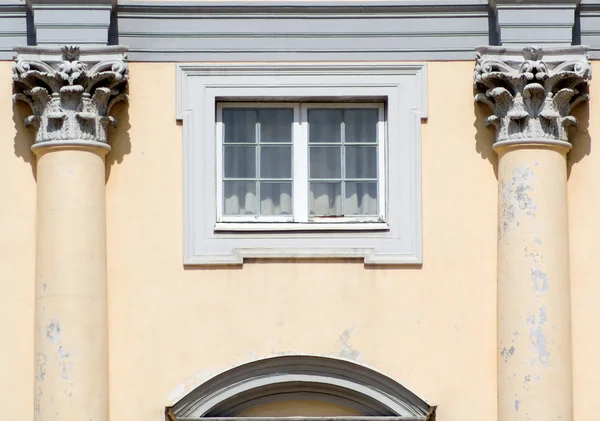 The facade of an old house in Berlin. — Stock Photo, Image