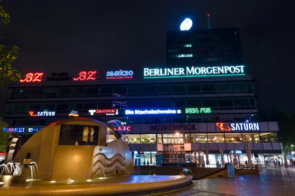 Europa-center is een gebouwencomplex op de breitscheidplatz, symbool van west-Berlijn tijdens de koude oorlog — Stockfoto