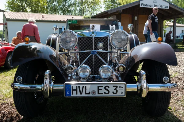 Британский двухместный спортивный автомобиль Jaguar SS100 — стоковое фото