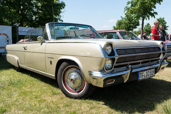 Voiture pleine grandeur Rambler Ambassador 990 cabriolet — Photo