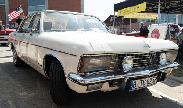 Роскошный автомобиль Opel Admiral — стоковое фото