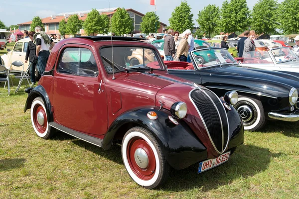 意大利微型车菲亚特 500 Topolino (1939 年) — 图库照片