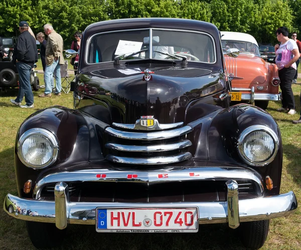 Coche de lujo alemán Opel Kapitan (1951-1953 ) — Foto de Stock