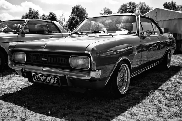 Executive Car Opel Commodore G-e Coupé (schwarz und weiß) — Stockfoto