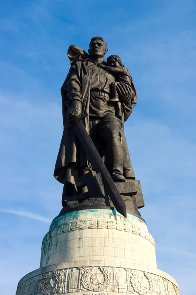 Sovyet savaş anıtı (treptower park). Berlin. Almanya — Stok fotoğraf