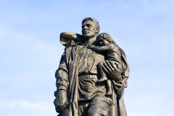 Советский военный мемориал (Трептауэрский парк). Берлин. Германия — стоковое фото