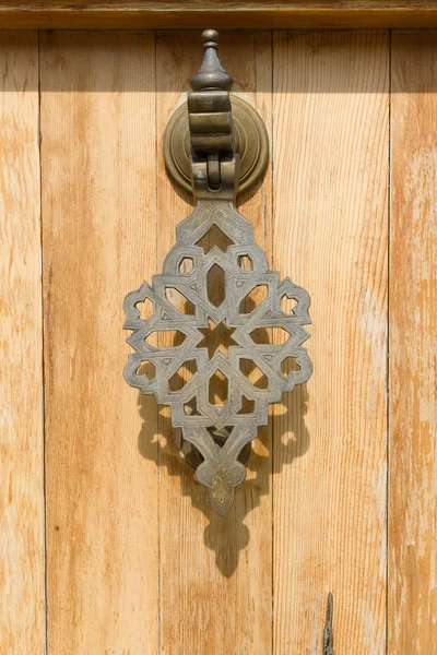 Door handle in oriental style — Stock Photo, Image