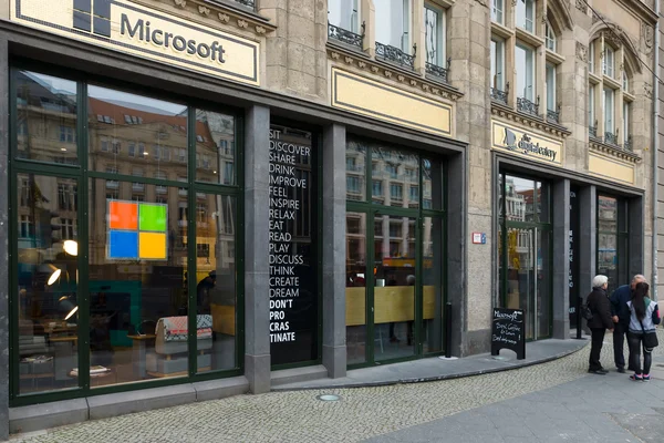 Microsoft şirket depolamak unter den linden — Stok fotoğraf