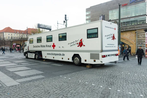 Mobile blood donation point at Alexanderplatz. German Red Cross — Stock Photo, Image