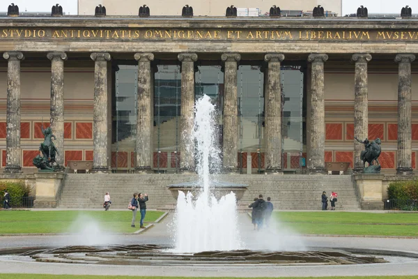 阿尔博物馆 (老博物馆) 是在柏林博物馆岛上的几个国际知名博物馆之一 — 图库照片